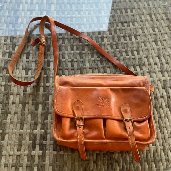 Il Bisonte Handbags - Il Bisonte Cowhide Leather Messenger Bag.